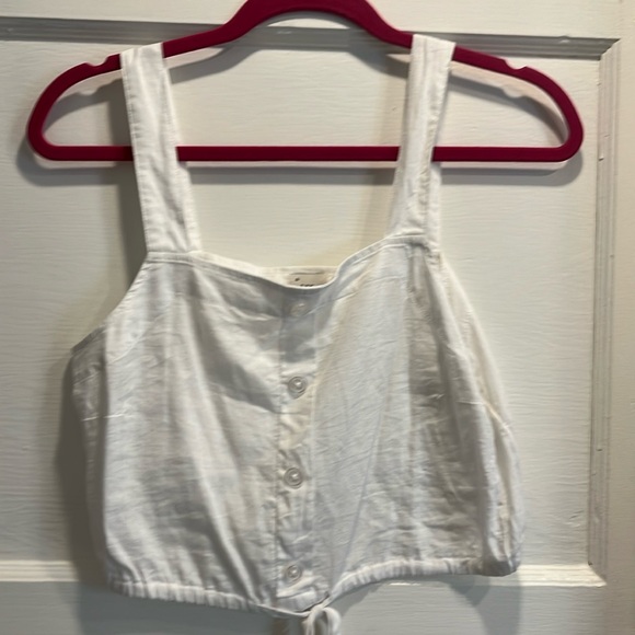 Cropped white tank. - Picture 1 of 3